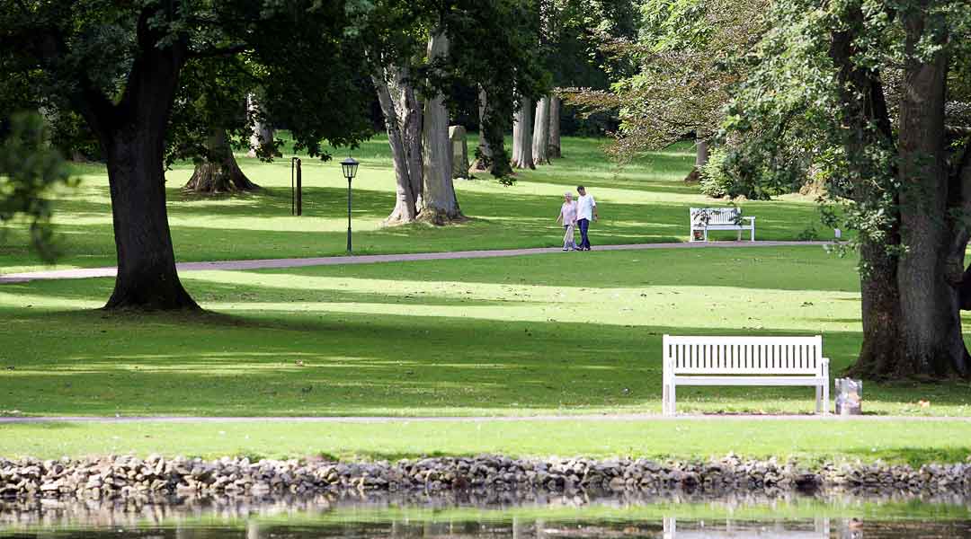 Freizeit am Teich im Gräflichen Park