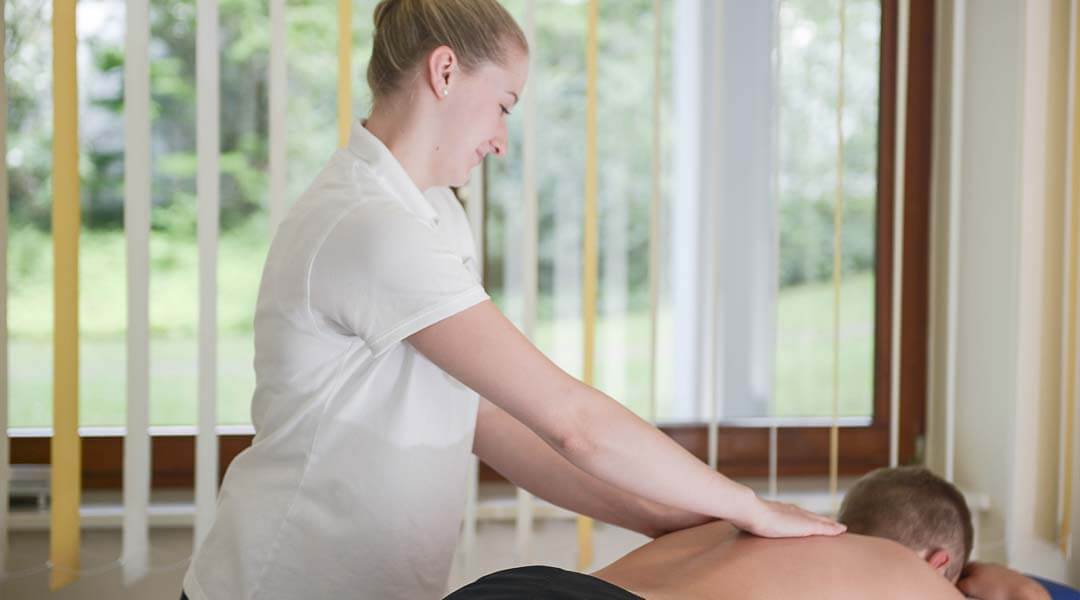 Physikalische Therapie medizinische Massage zur Schmerzlinderung